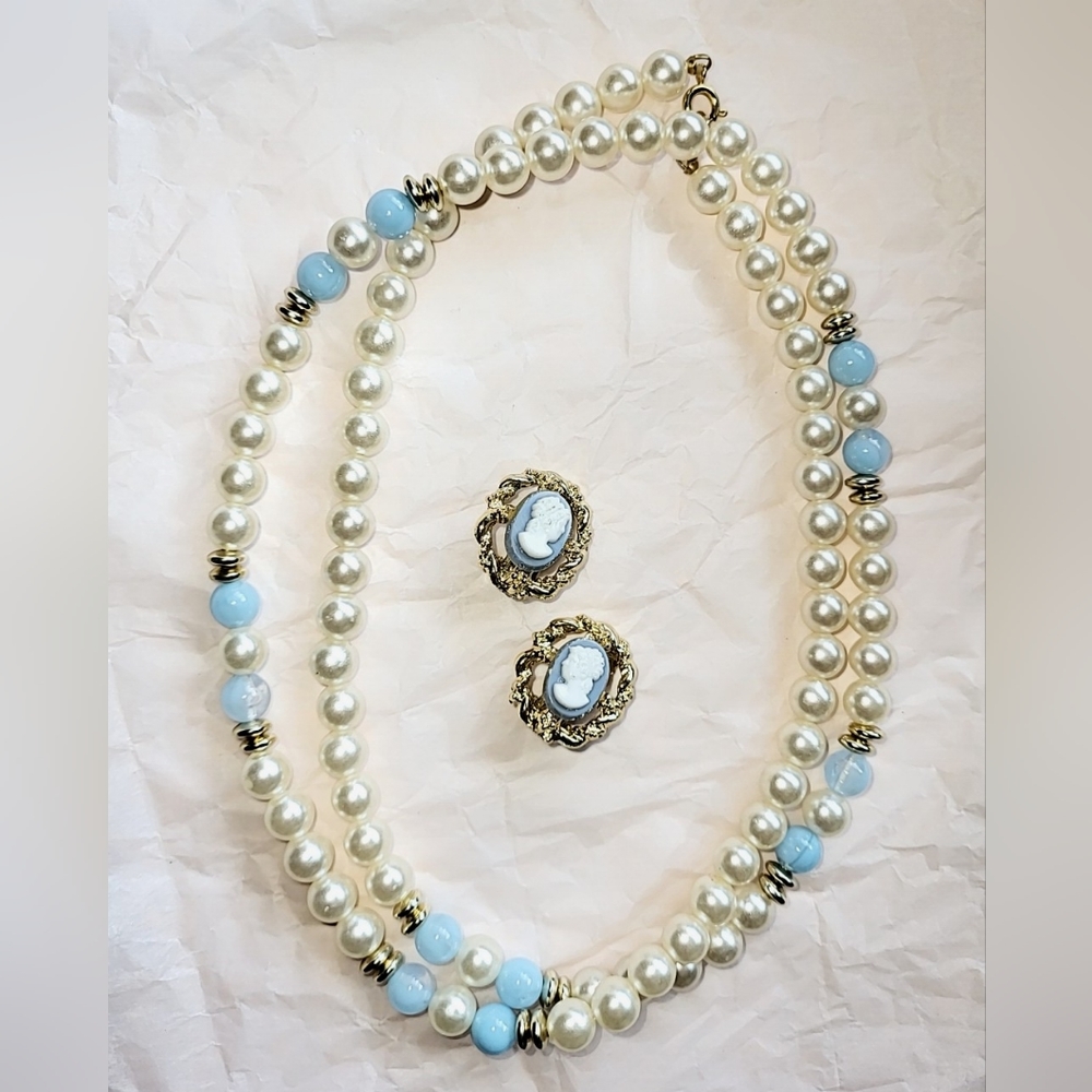 BLUE & WHITE CAMEO EARRINGS with 30" NECKLACE - Picture 2 of 6